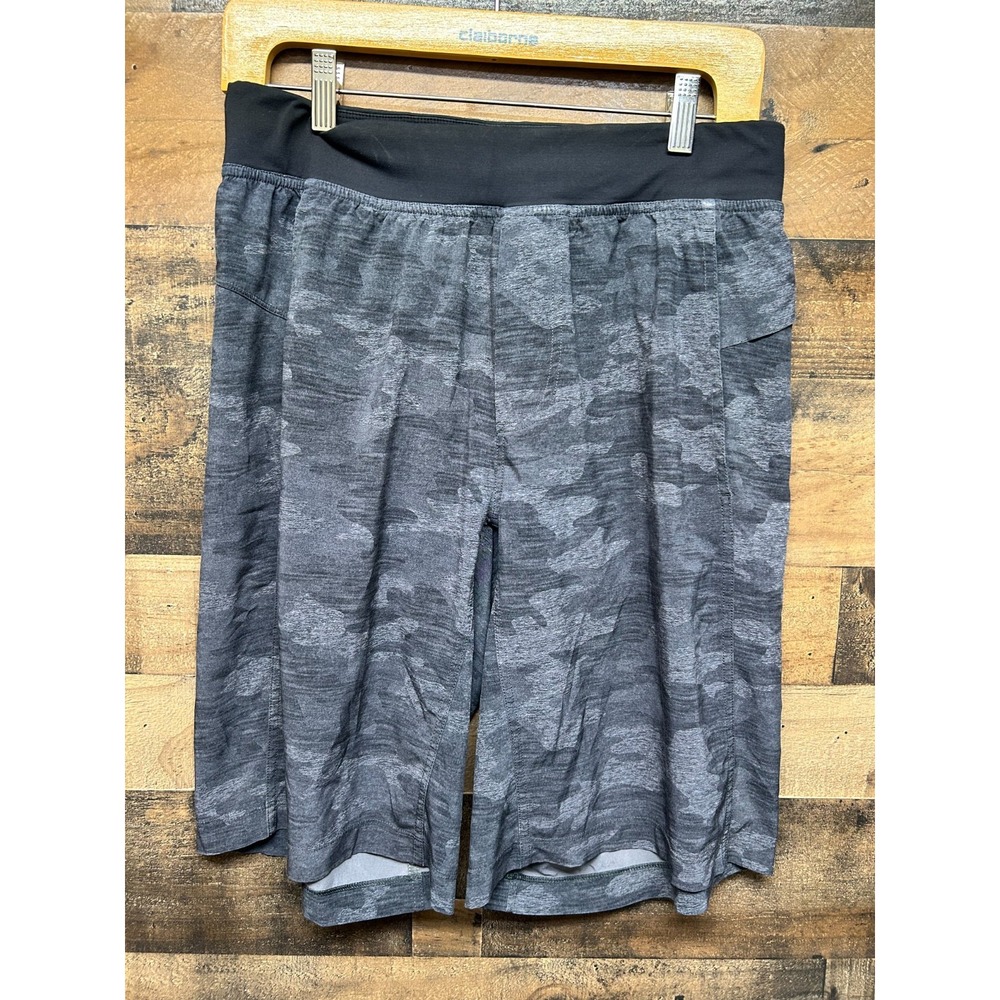 Lululemon T.H.E. 9" Linerless Woven Shorts Men Medium Camo Stretch Elastic Waist